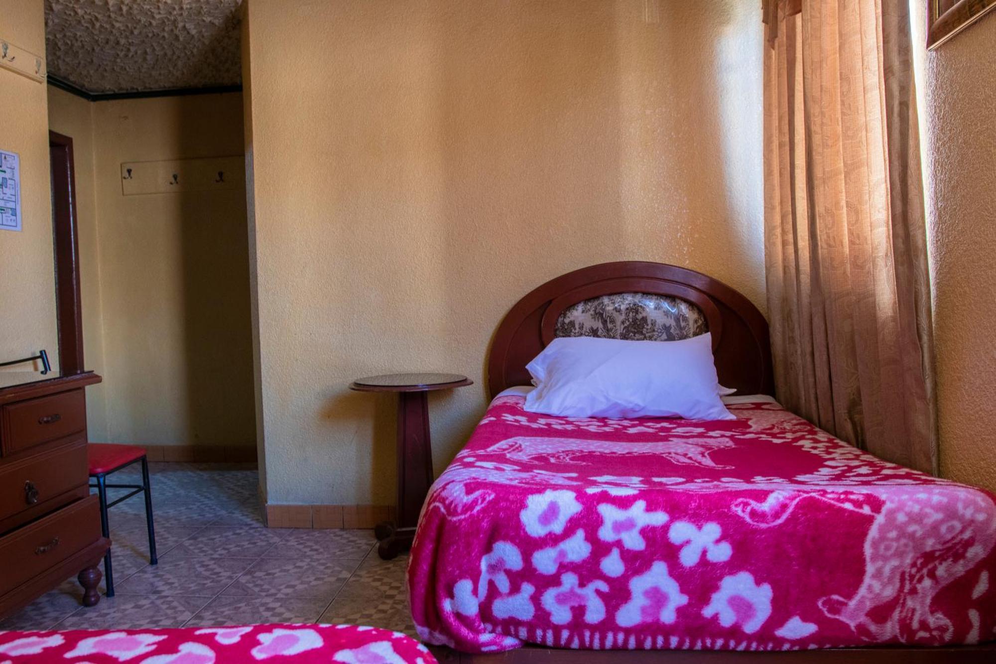Hostal Carlos Luis Quito Exterior photo