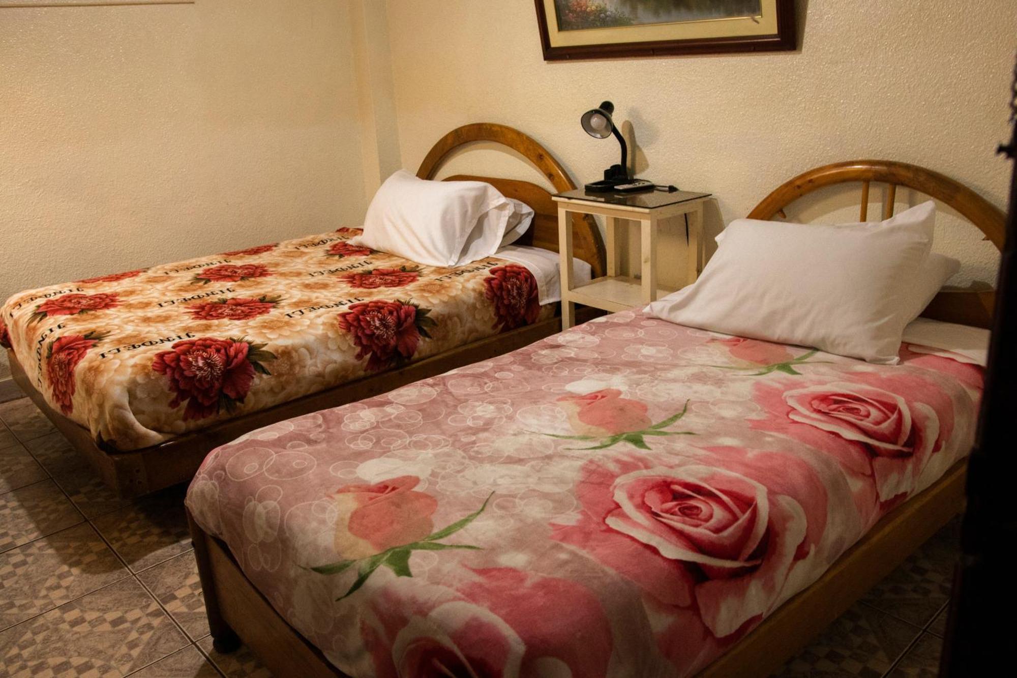 Hostal Carlos Luis Quito Exterior photo